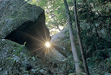 金山巨石群（岩屋岩蔭遺跡） かなやまきょせきぐん（いわやいわかげいせき）